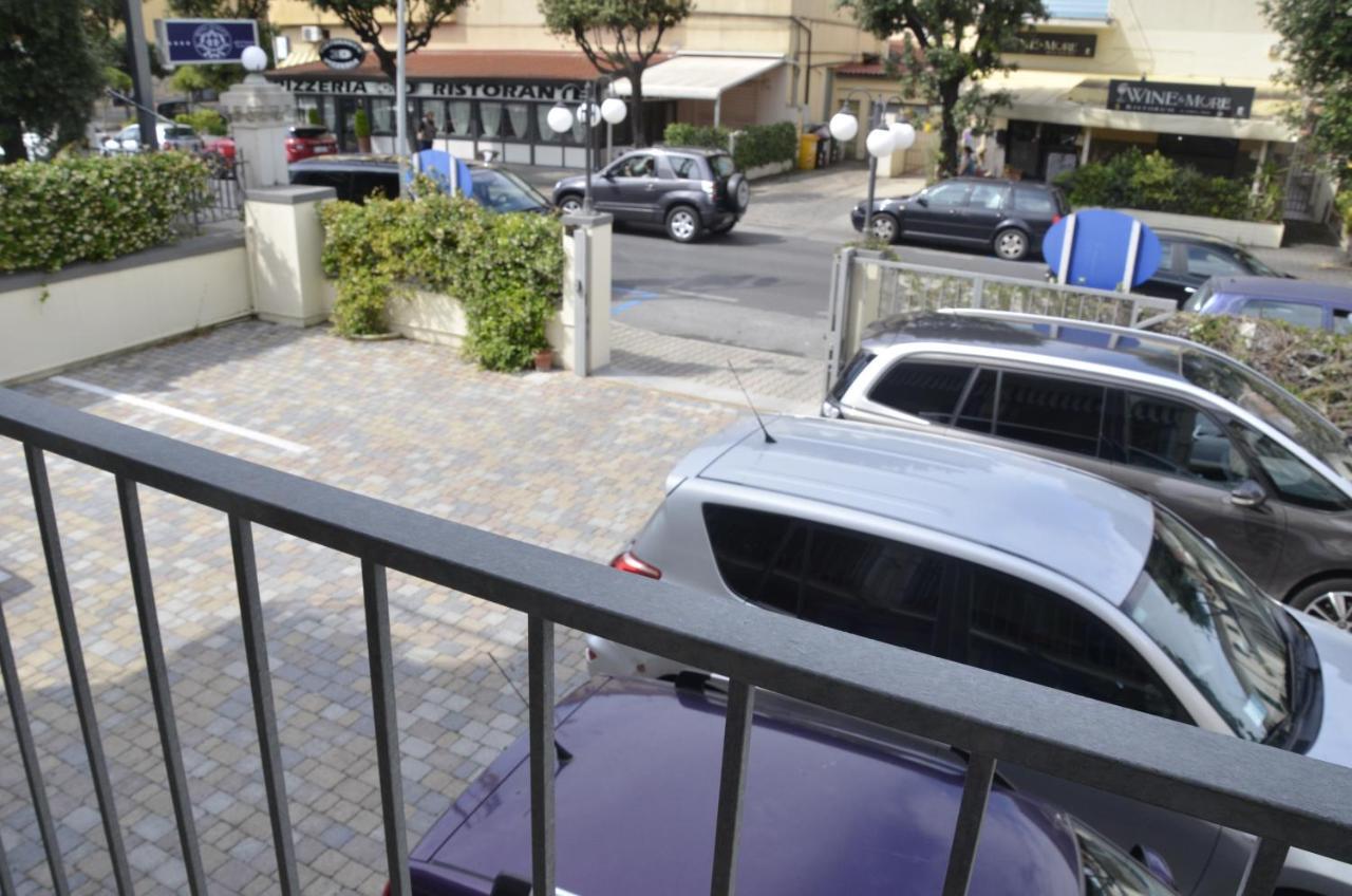 Affittacamere La Zattera Lido di Camaiore Exterior photo